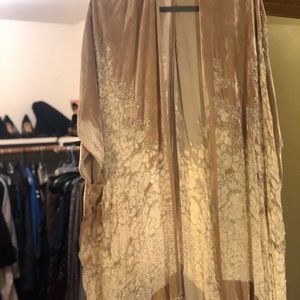 Soft to the touch, beaded short sleeve Kimomo